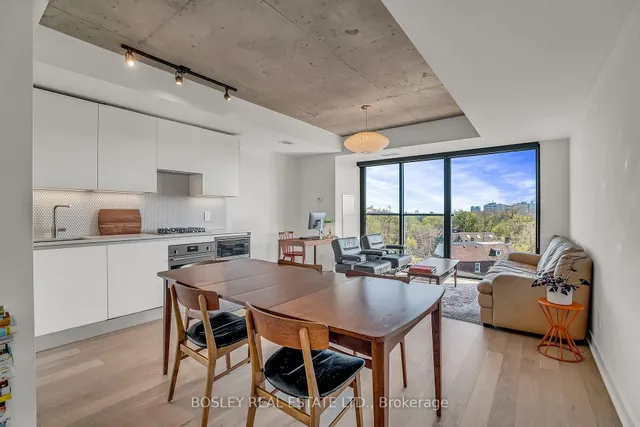 2720 Dundas St Unit 522