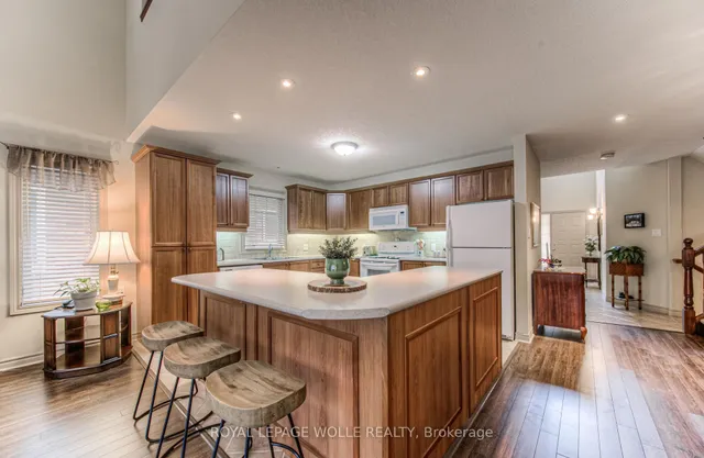 Additional image 10 of 350 Doon Valley Dr Unit 10D