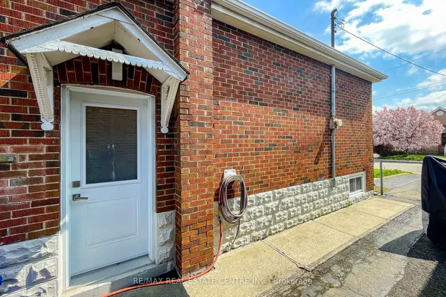 Additional image 34 of 112 Tragina Ave