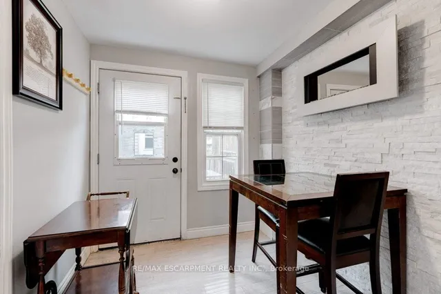 Additional image 18 of 89 Albany Ave