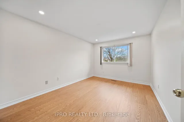 Additional image 20 of 734 Briar Cres