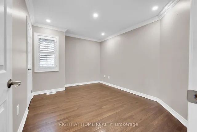 Additional image 33 of 1445 Laurier Ave