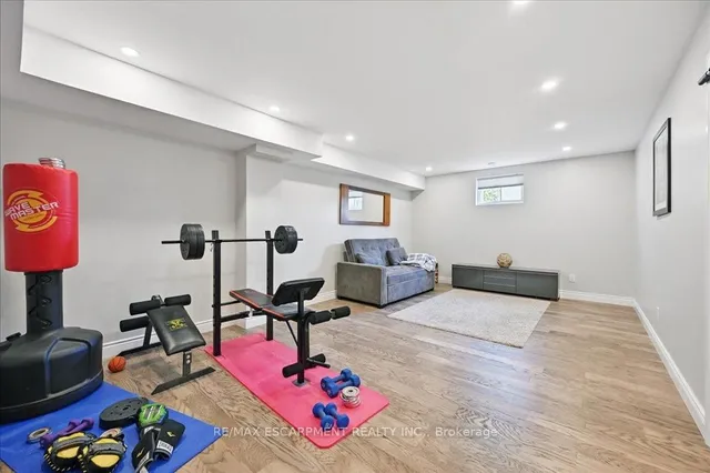 Additional image 31 of 693 King Rd