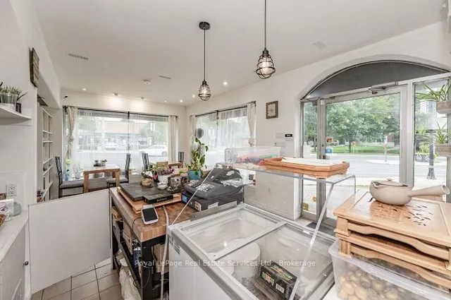 Additional image 30 of 925 King St