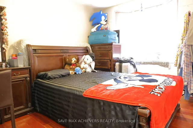 Additional image 24 of 1820 Dundas St