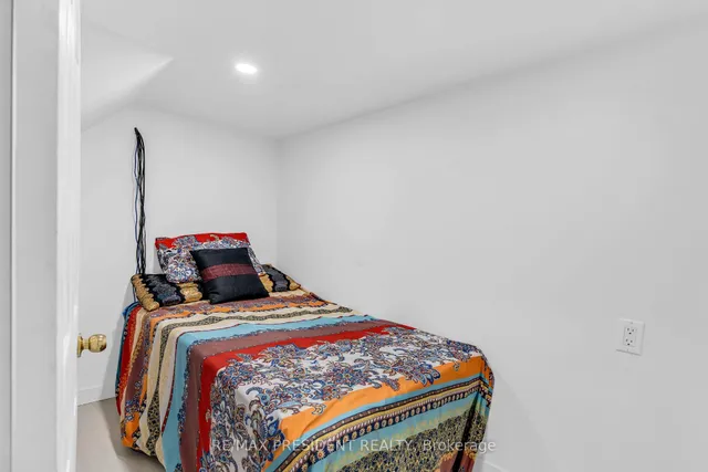 Additional image 35 of 994 Ledbury Cres