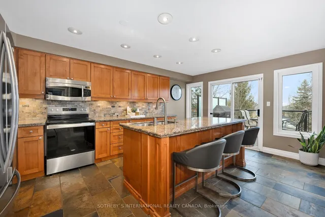 Additional image 33 of 1422 Summerhill Cres