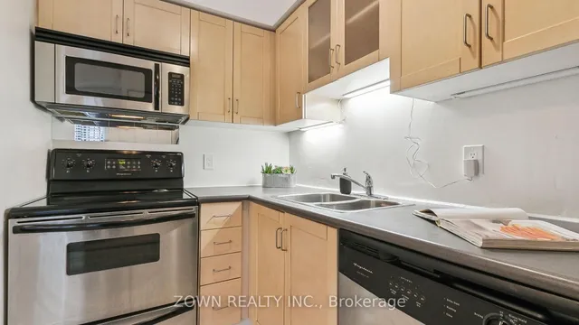 Additional image 21 of 54 East Liberty St Unit 1044