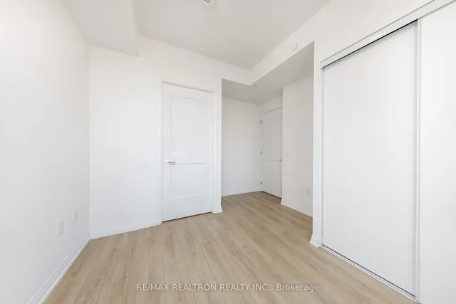 Additional image 18 of 50 Dunfield Ave Unit 1917