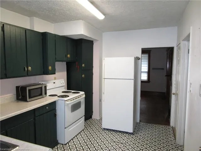 Additional image 10 of 103 Graham Ave