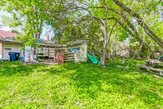 Additional image 35 of 178 Burndale Ave