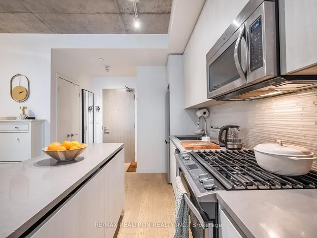 Additional image 7 of 111 Bathurst St Unit 1217