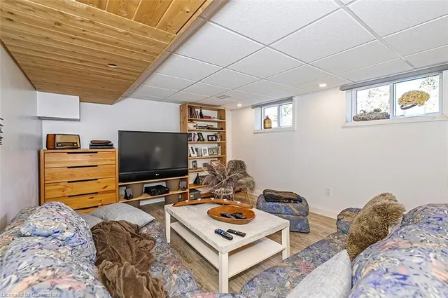 Additional image 36 of 8495 Appleby Line