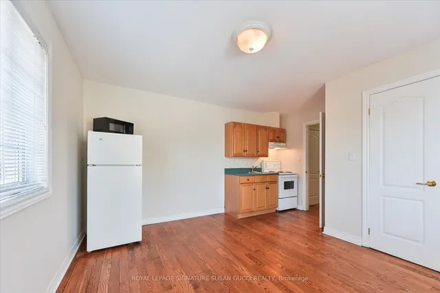 Additional image 26 of 454 Donlands Ave