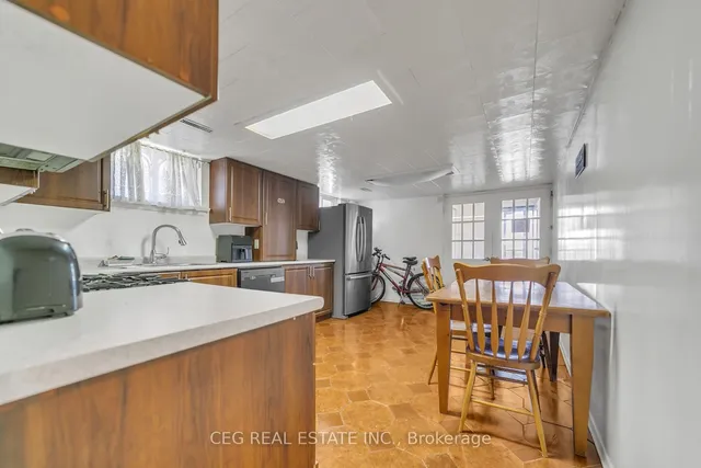 Additional image 21 of 204 FAIRGLEN Ave