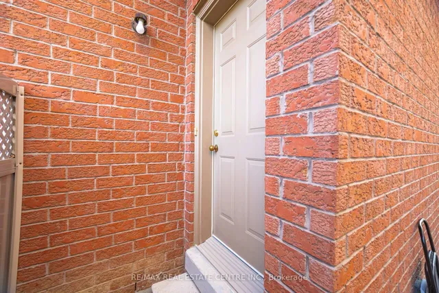 Additional image 33 of 7 Prince Edward Blvd