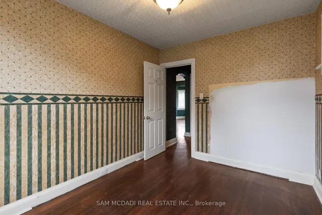 Additional image 19 of 319 Cosburn Ave