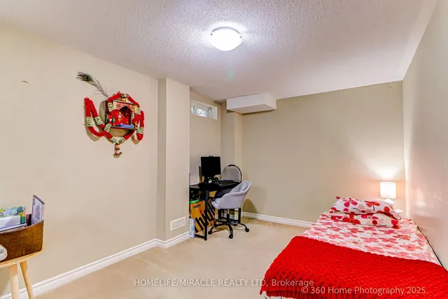 Additional image 24 of 652 Lott Cres