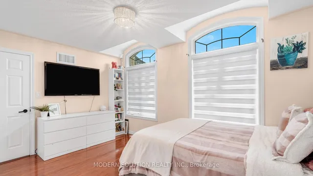 Additional image 27 of 31 Silver Willow Tr