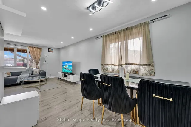 Additional image 17 of 42 Tupper Cres