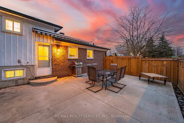 Additional image 31 of 8 Reigate Ave