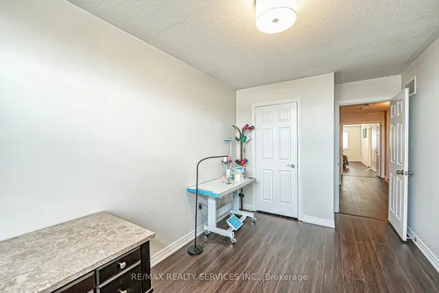 Additional image 30 of 32 Crystalview Cres