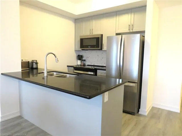 Additional image 8 of 470 Dundas St Unit 305