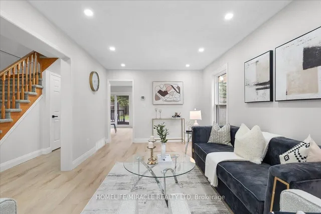 Additional image 8 of 102 Northmanor Cres