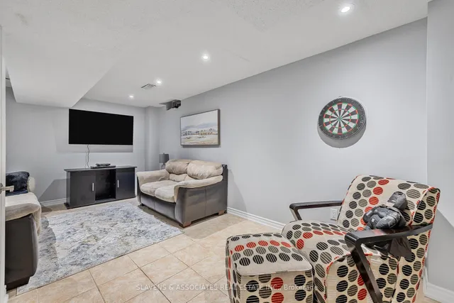 Additional image 28 of 30 Charleswood Circ