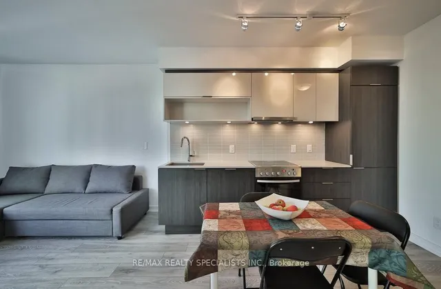 Additional image 25 of 159 WELLESLEY St Unit 404