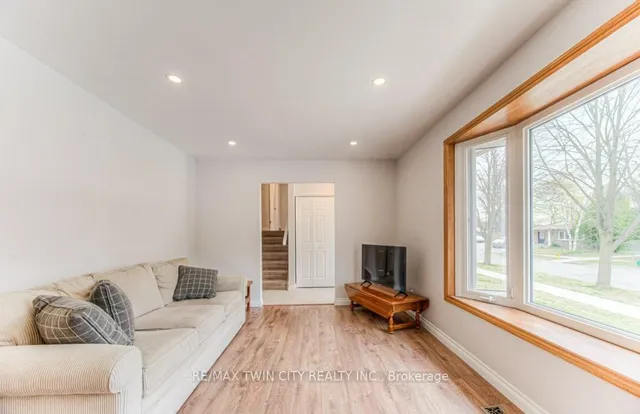 Additional image 10 of 111 Martinglen Cres