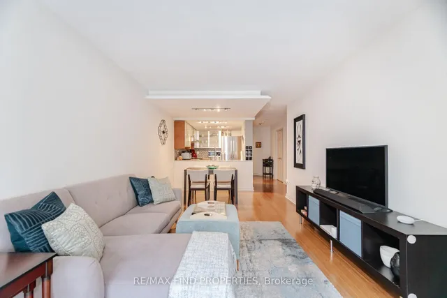 Additional image 19 of 33 University Ave Unit 704