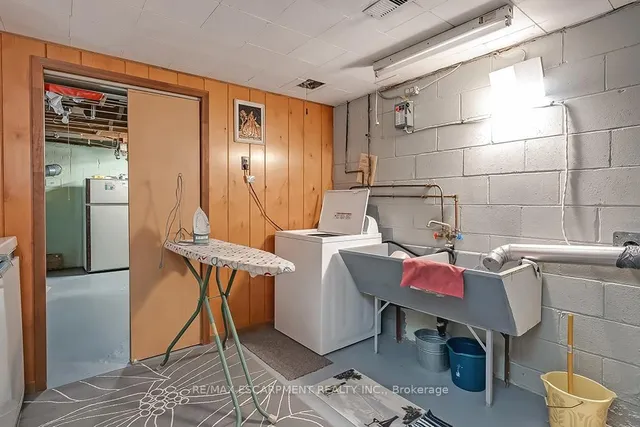 Additional image 34 of 327 Strathcona Dr