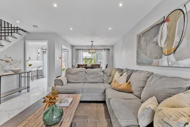 Additional image 7 of 30 Charleswood Circ