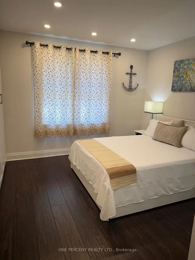 Additional image 12 of 39 Decarie Circ