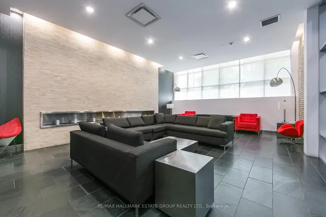 Additional image 29 of 59 East Liberty St Unit 401