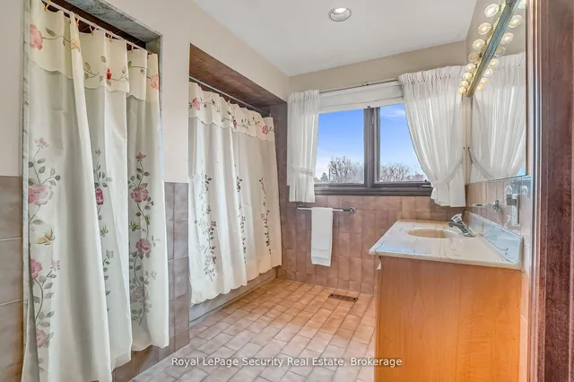 Additional image 35 of 27 Mulholland Ave