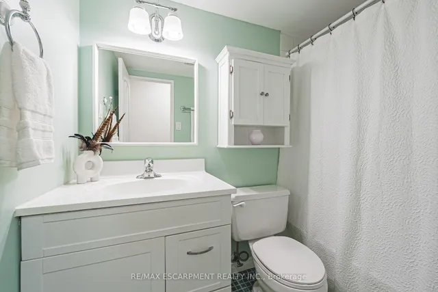 Additional image 16 of 975 WARWICK Crt Unit 706