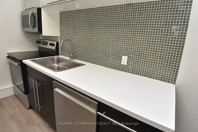 Additional image 40 of 66 Erie Ave