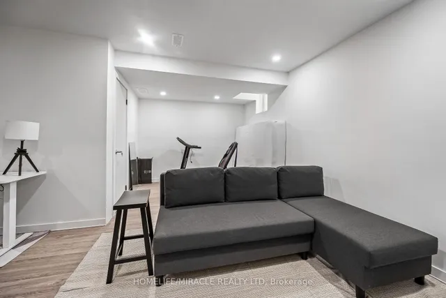 Additional image 9 of 66 Crafter Cres