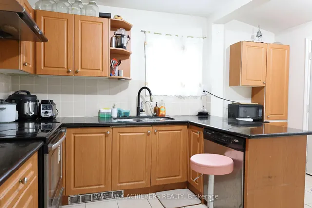 Additional image 16 of 1820 Dundas St