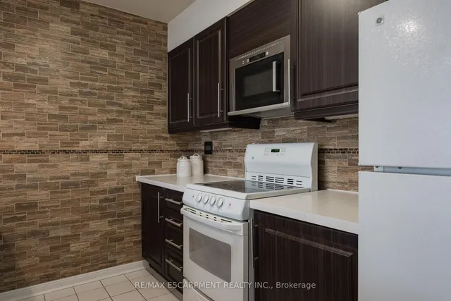 Additional image 8 of 50 Eglinton Ave Unit 1002