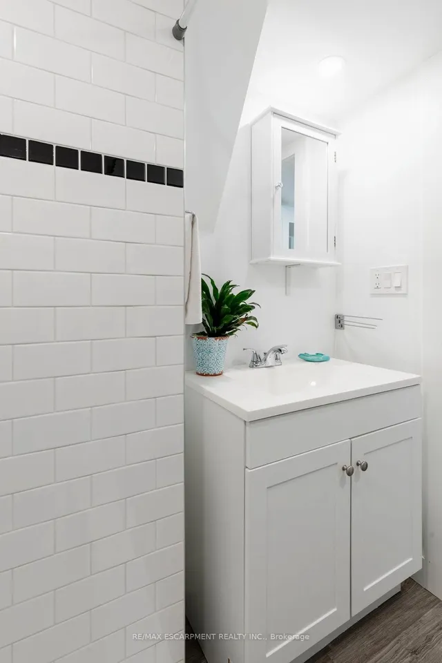 Additional image 44 of 24 Hyde Park Ave