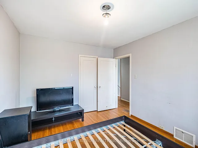 Additional image 31 of 872 Royal York Rd