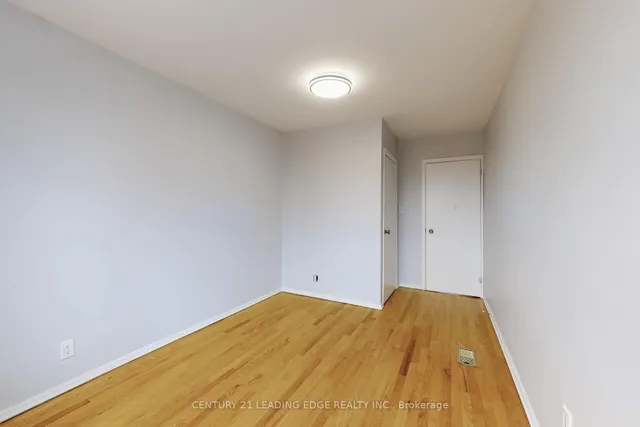 Additional image 28 of 34 CHISHOLM Ave