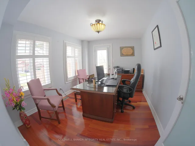 Additional image 41 of 2814 Guilford Cres