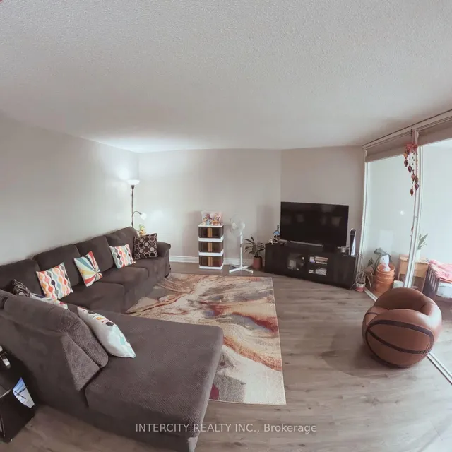 Additional image 5 of 3695 Kaneff Cres Unit 509