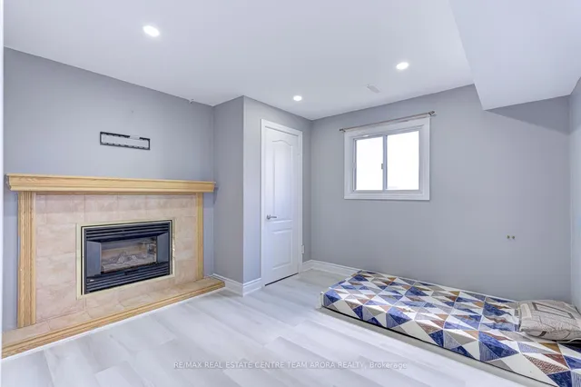 Additional image 26 of 10 Menoke Crt