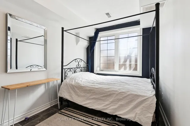 Additional image 37 of 122 Strachan Ave Unit 1