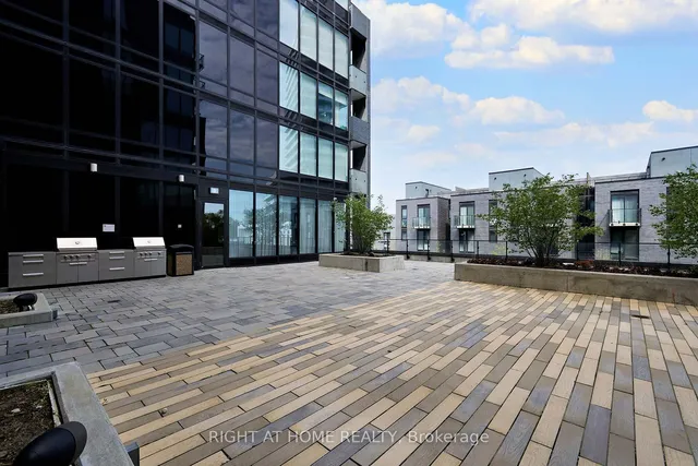 Additional image 31 of 4208 Dundas St Unit 523